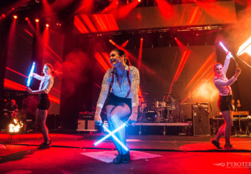 Fireshow_ohnivá_show_Pyroterra_swing_fire