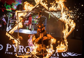 fireshow_lightshow_Pyroterra_fire_and_light_performance