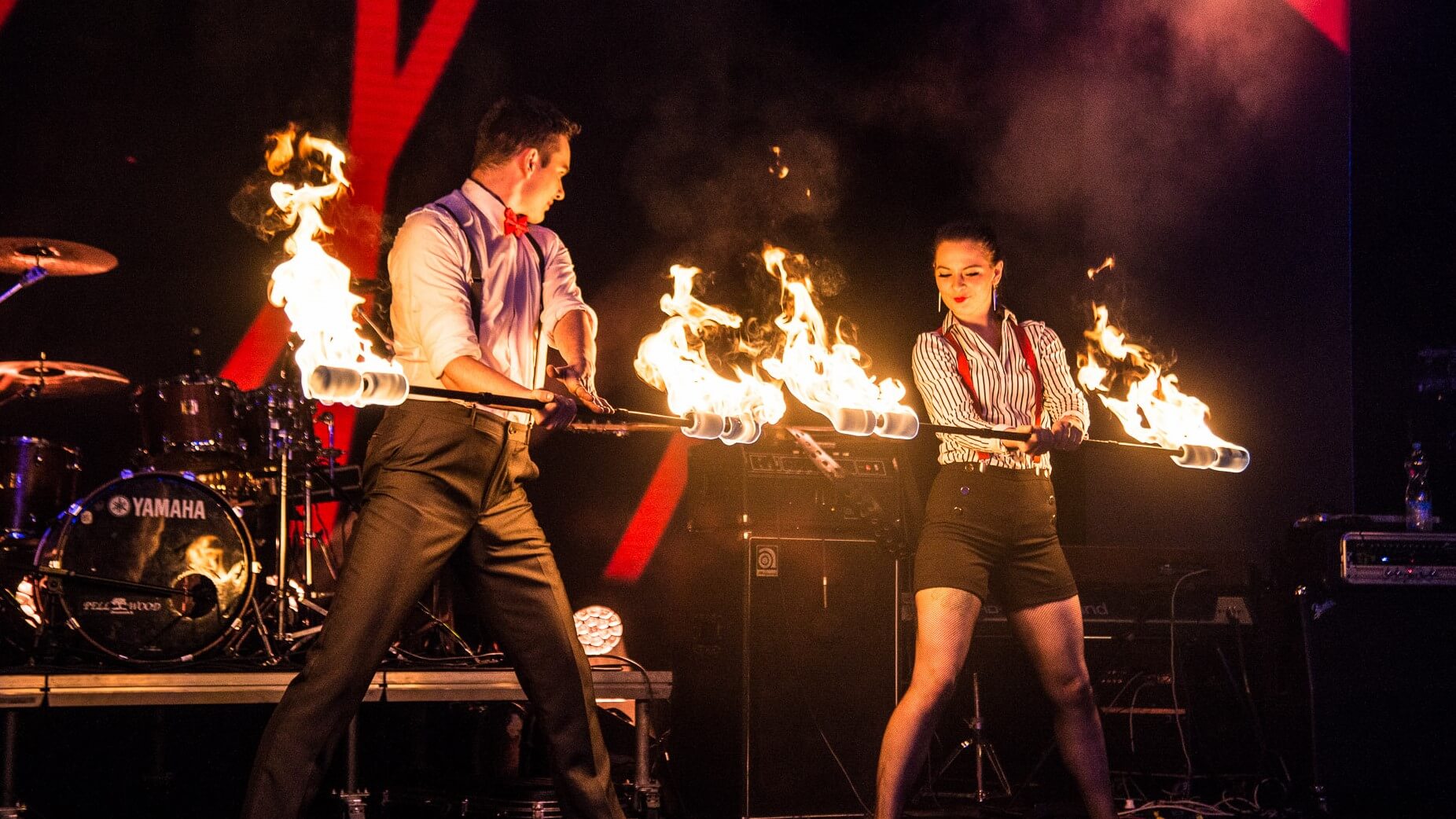 fireshow_lightshow_Pyroterra_fire_and_light_performance